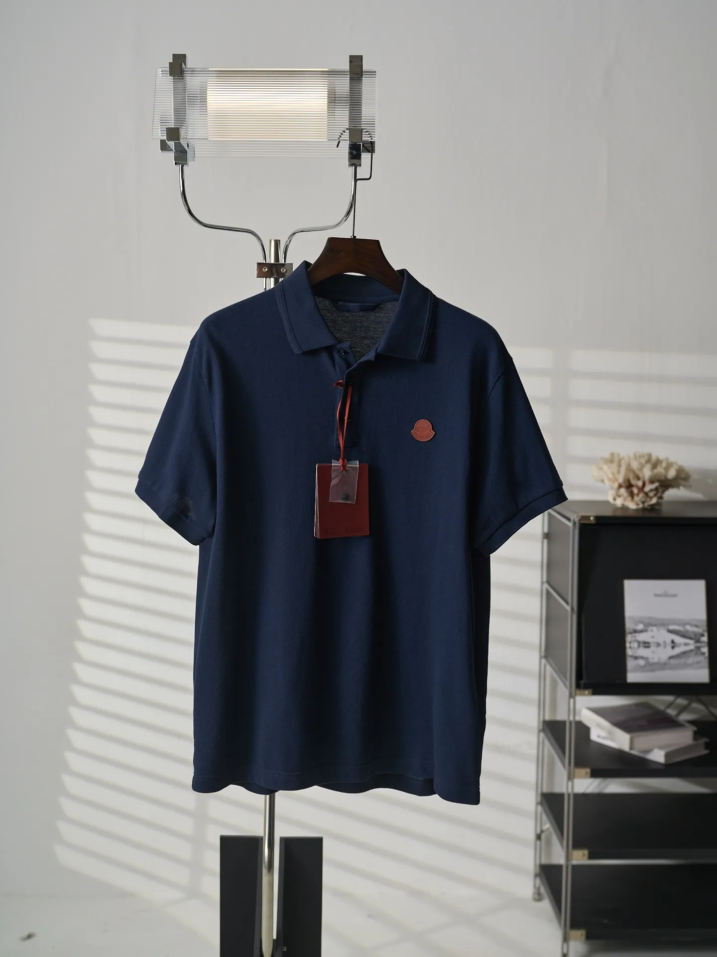 MONCLER/ POLO 【In Stock】S M L XL ， 230g/㎡， Breathable ， 10%， ， 。 ， ； ， 。 ； 、 。 1： ， ， ， ， ， 。 ， ， 、 、 ， ， 。 2： ， ， ， Wear-Resistant。 3： Quality ， ， ， 、 ； ， Wear-Resistant， 、 ， 。 1： ， 12 ， 、 。 2： ， ≥15N， 、 ； ， 。